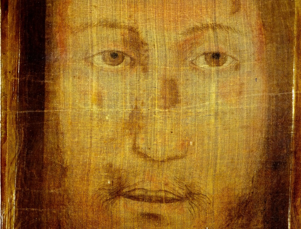 L’enigma di luce: il Volto Santo di Manoppello, un varco tra il visibile e l’invisibile